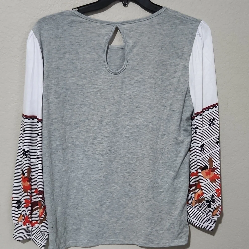 Gray and White Women's Top XL Patterned Sleeves Leafs keyhole back